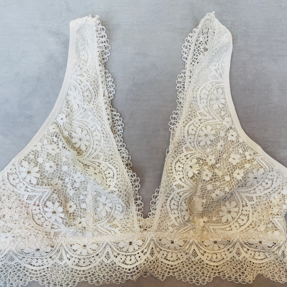 Elegant Lace Bralette - white